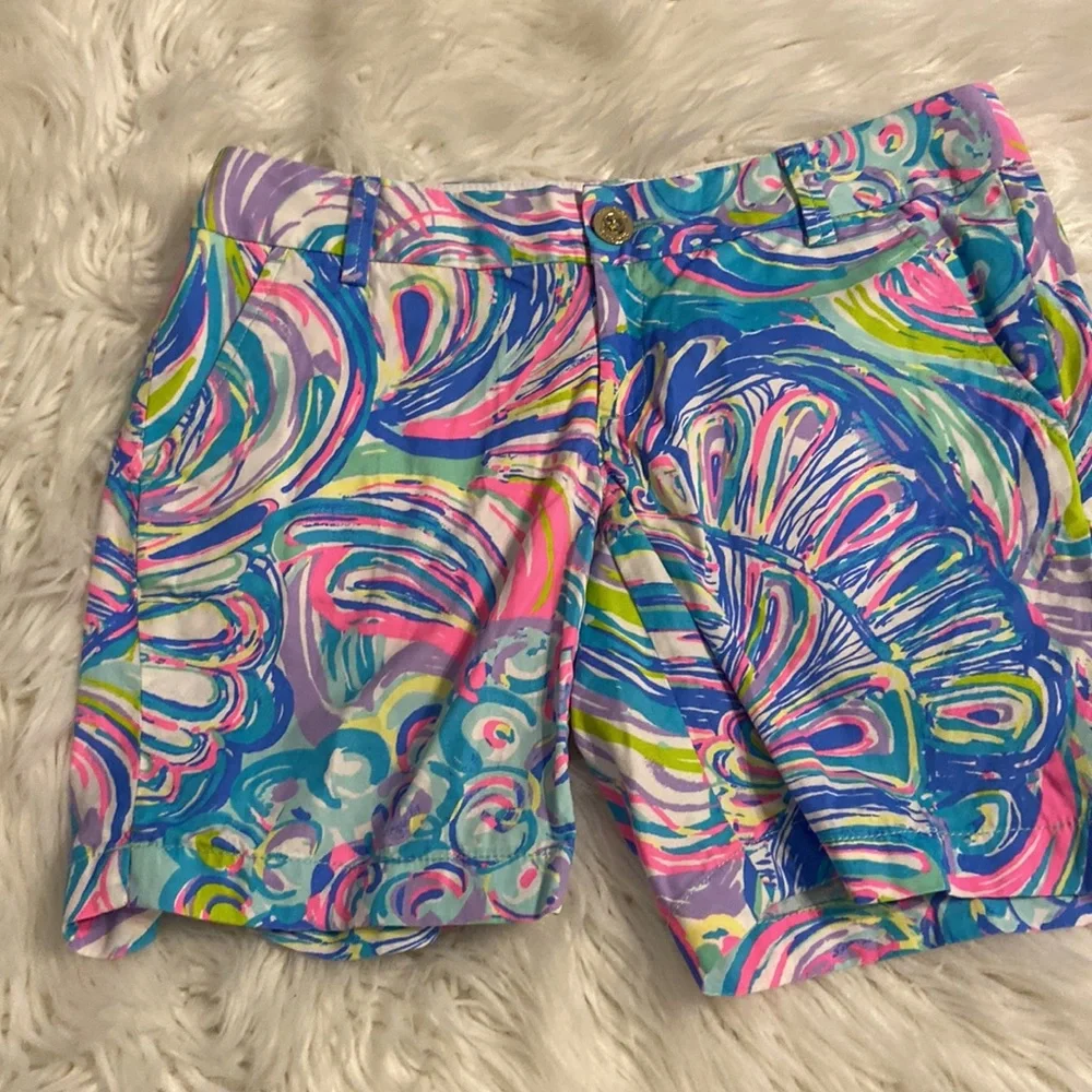 Lilly Pulitzer Swirl Print Shorts in Blue and Pink size 0 waist 30” inseam 7”